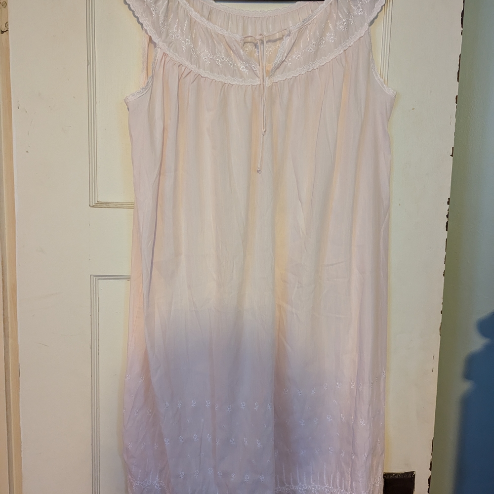 Vintage Light Pink Nightgown With Eyelet Embroidery